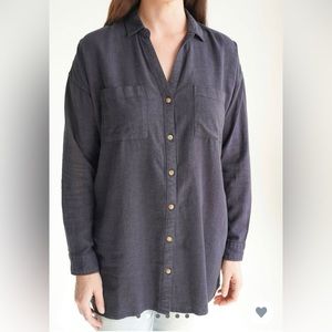 Carly Jean Los Angeles Ari button down in gray color size Large